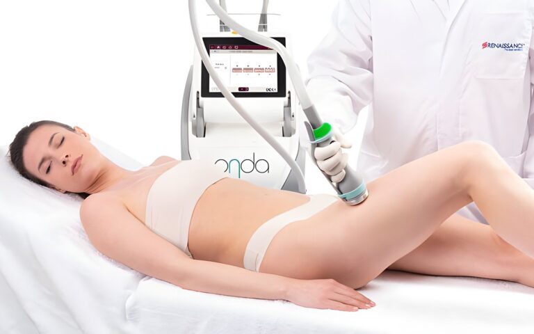 Onda Coolwaves treatment on a client’s thigh